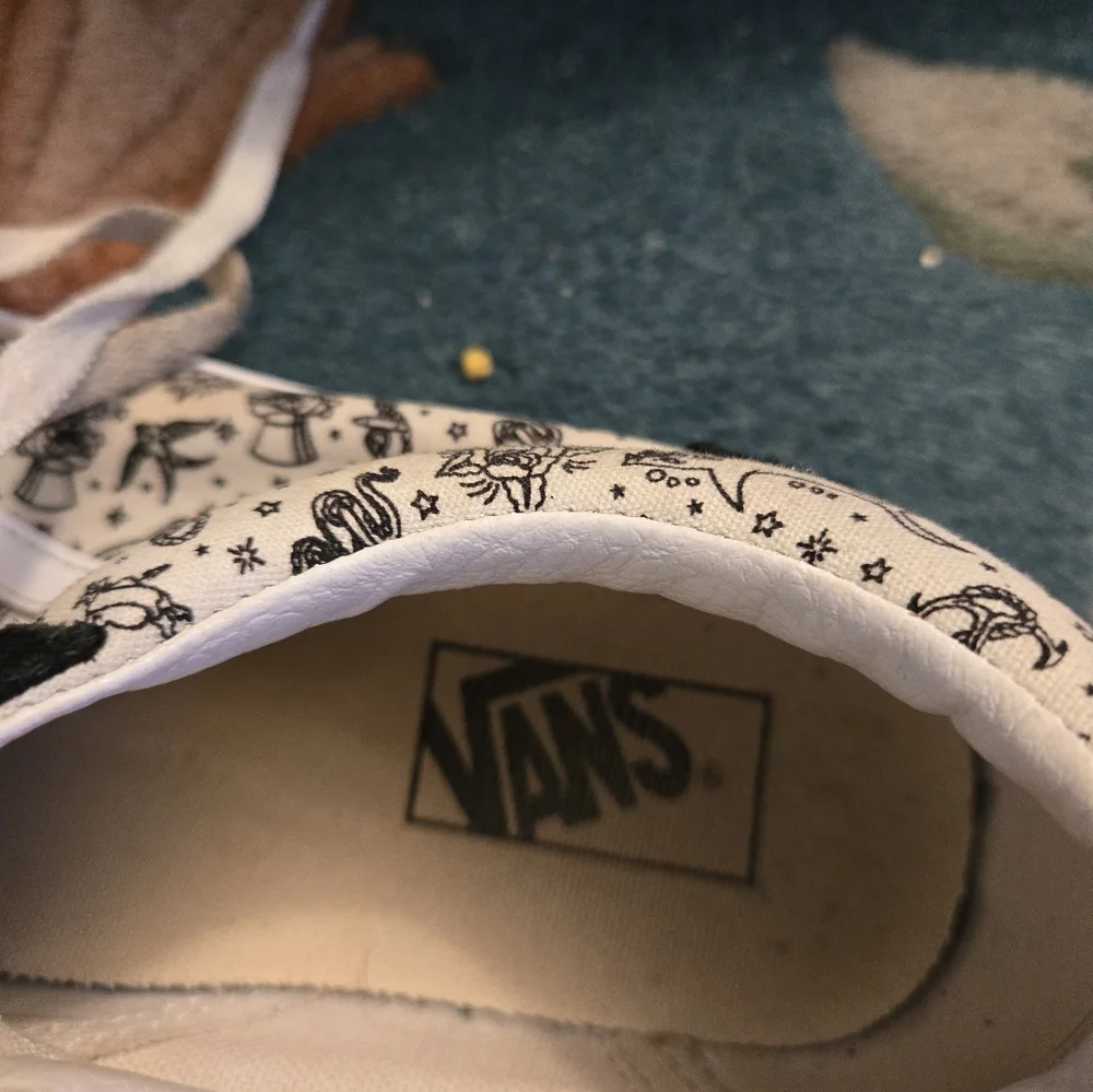Vans Black and White Sneakers Classic Skate Style size mens 9.5 women's 11 - Picture 3 of 7